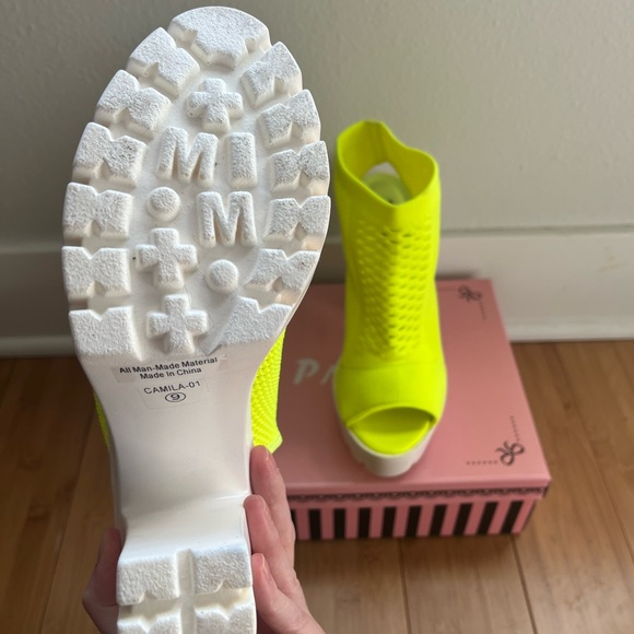 AKIRA Pazzle Chunky Neon Platform Heels - Picture 4 of 6